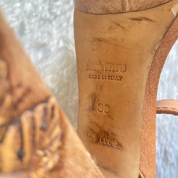 Miu Miu Vintage Camel Tan Floral Carved Wood Heel Platform Sandals – Size IT 38 - Picture 10 of 16